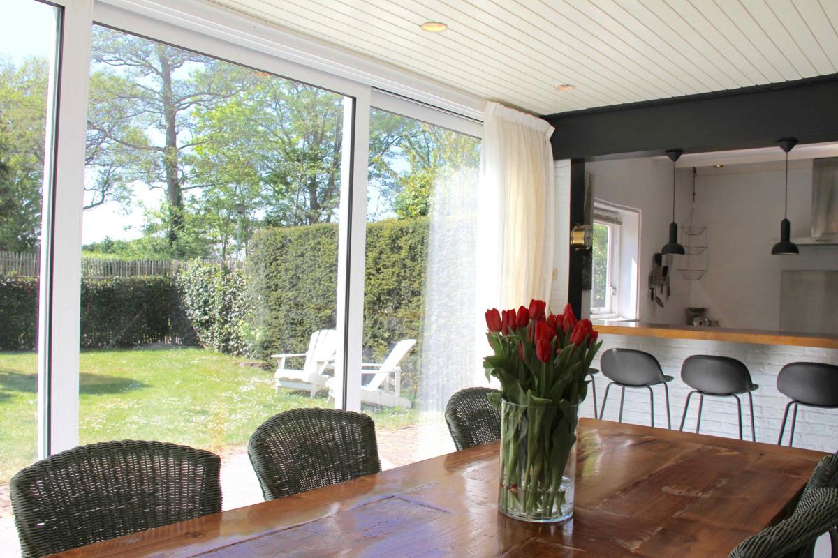 Blie_vakantiehuis-zeeland_nummer-12_eettafel